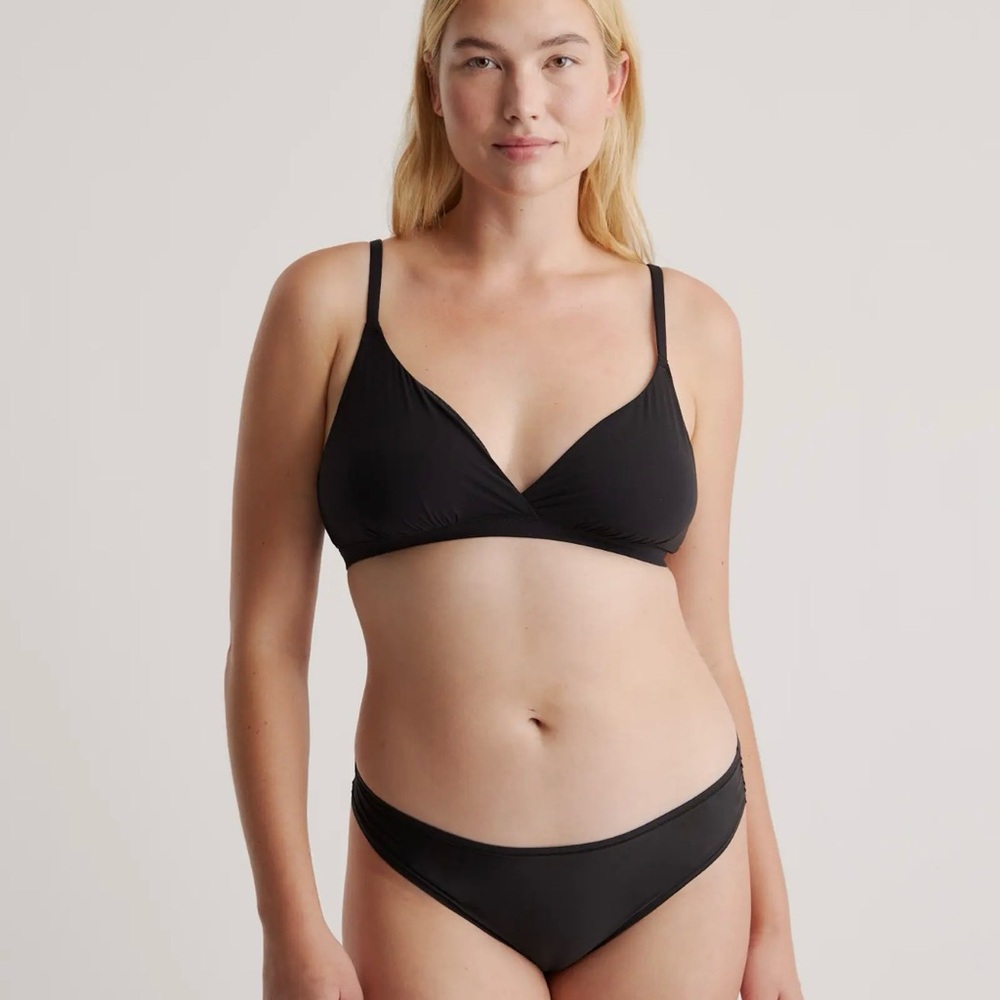 Quince Second Skin Crossover Bralette in Black Size X-Large y981